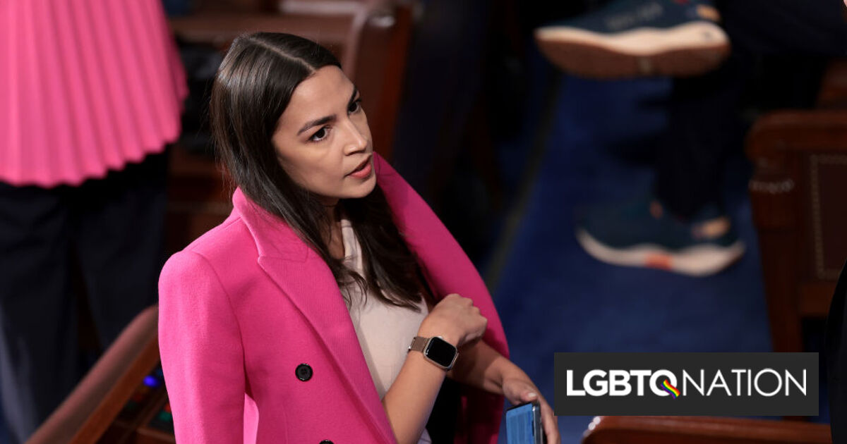 AOC rinde homenaje al ícono trans pionero Cecilia Gentili en la Cámara de Representantes