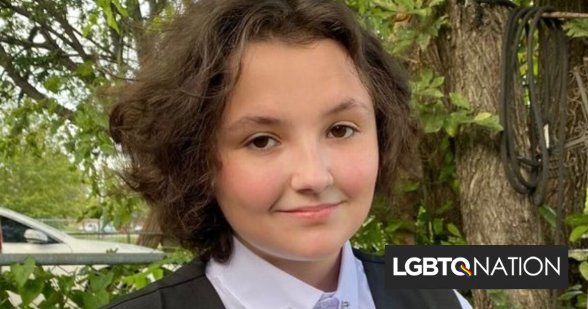 Adolescente muere golpeado en un ataque de intimidación en el baño de la escuela.  La escuela no llamó a una ambulancia.