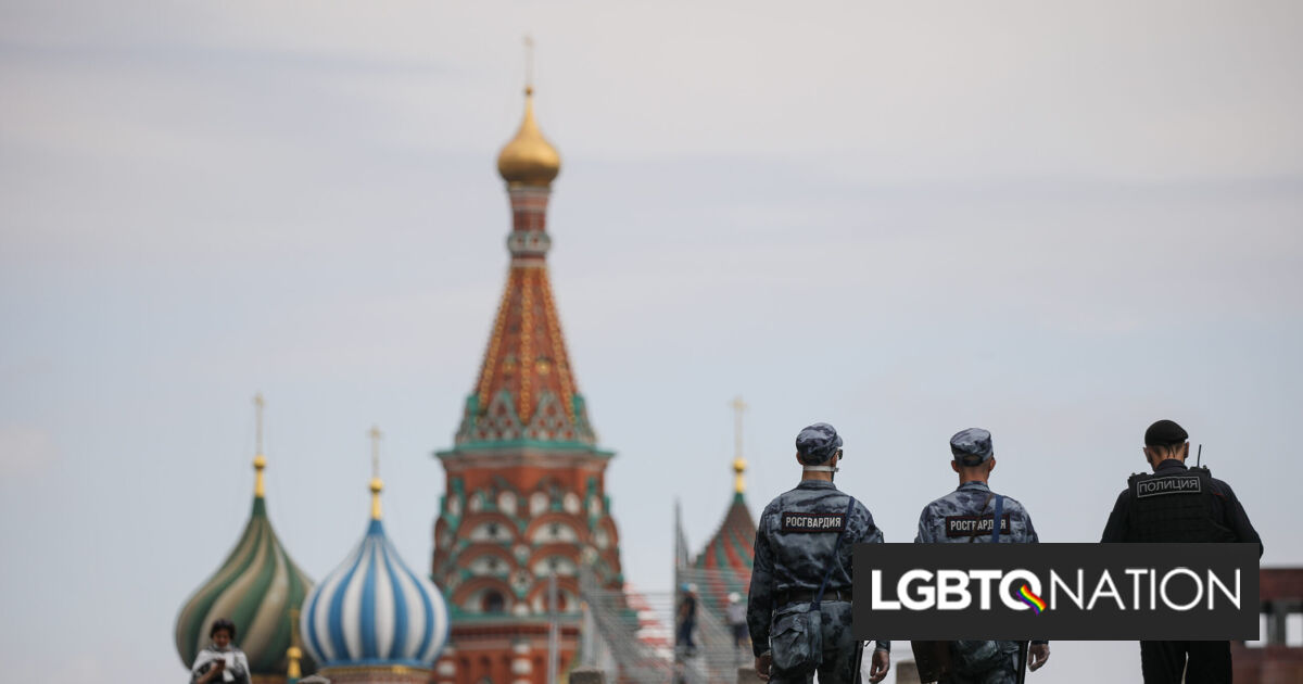 Detenida una mujer por el delito “extremista” de llevar pendientes de arcoíris en Rusia