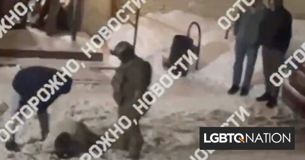 Las autoridades rusas golpean en la nieve a asistentes a la fiesta de la “noche gay”