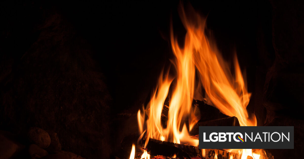 Un guardia de prisión borracho supuestamente usó un insulto anti-LGBTQ+ antes de arrojar a una mujer a una fogata