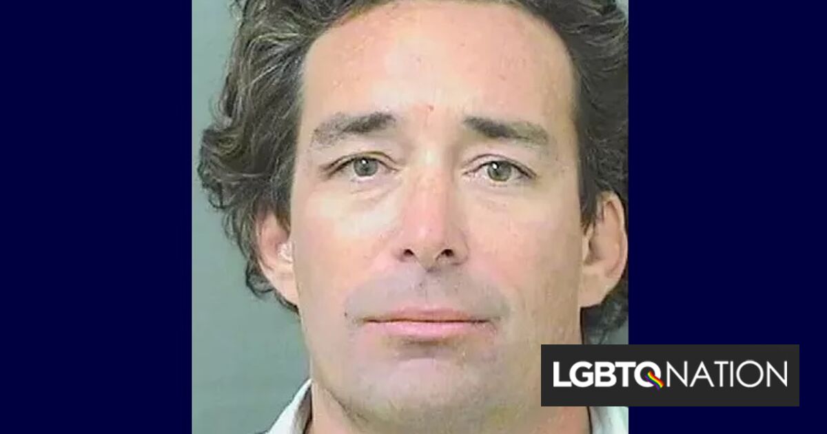 Un heredero rico se enojó tanto por sentarse cerca de una pareja gay que supuestamente golpeó a una mujer