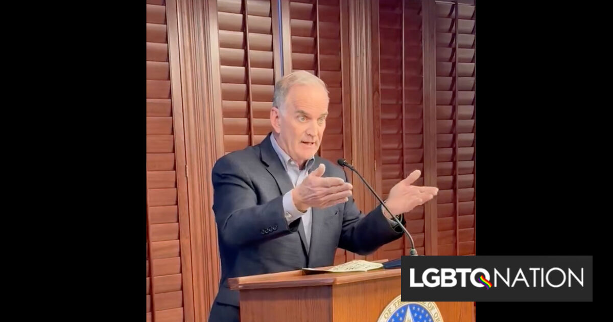 Un odioso funcionario del Partido Republicano le gritó a la cara tras la muerte de Nex Benedict: “¡Depende de usted!”