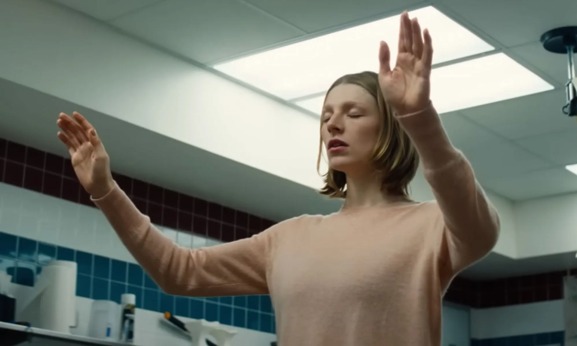 Hunter Schafer in Emma Stone film Kinds of Kindness