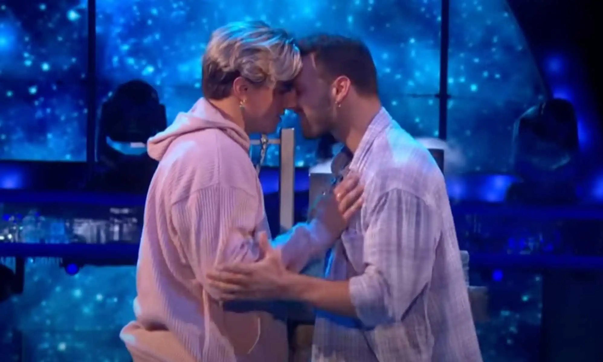 Nikita Kuzmin and Vito Coppola perform to Something Just Like This.