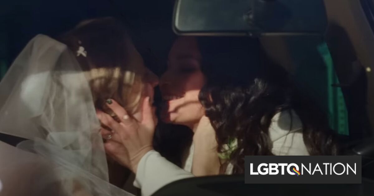 Los cristianos conservadores están indignados por el anuncio de un automóvil que muestra a unas recién casadas lesbianas felices