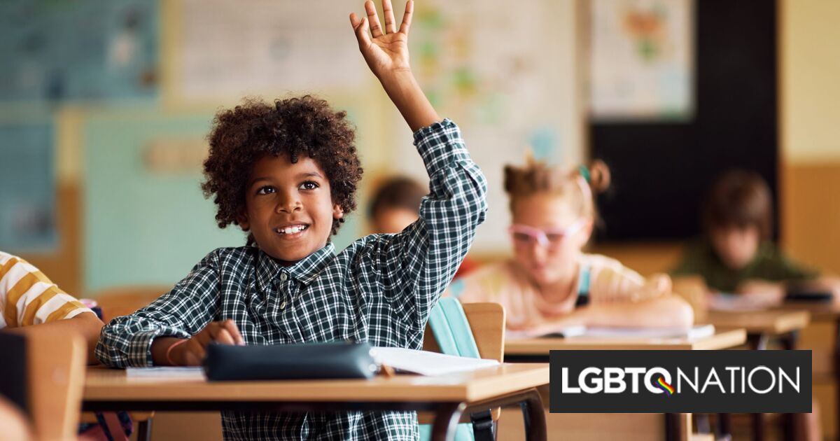 Los profesores de las escuelas son conservadores que temen las preguntas de los niños sobre la identidad.