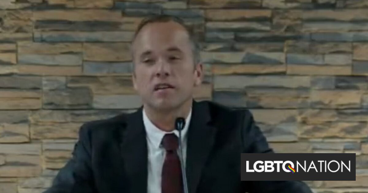 Predicador bautista dice que las personas LGBTQ+ prueban la “inmundicia” de los ateos