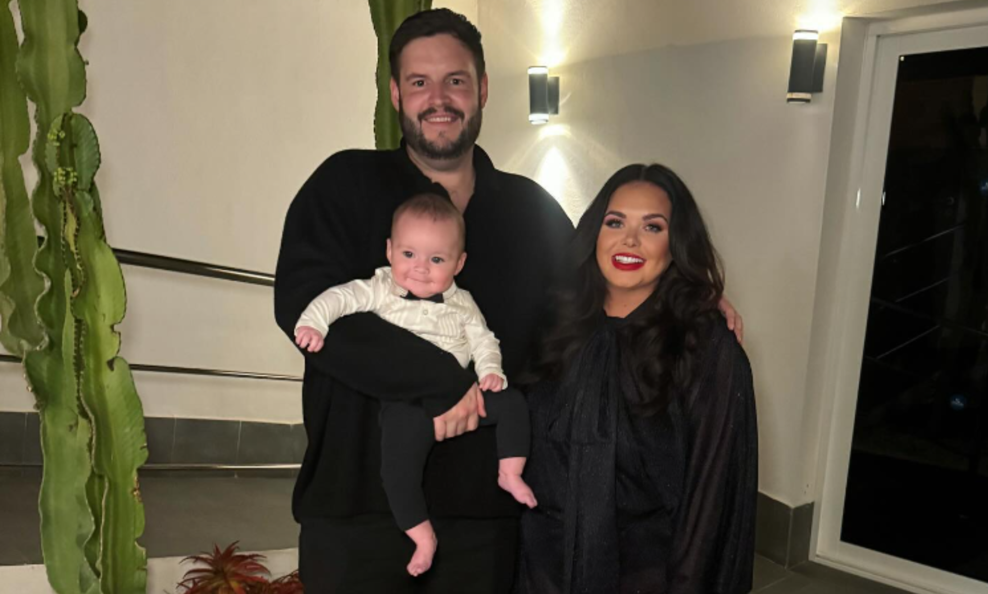 Their son is eight months old. (@scarlettmoffatt/Instagram)