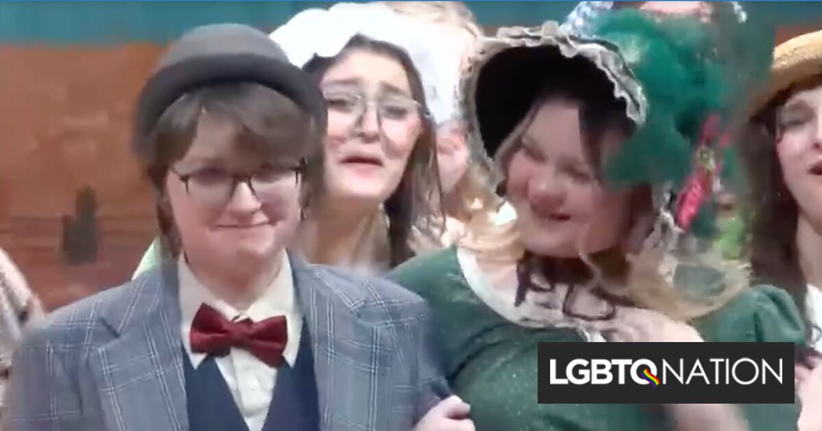 Superintendente de Texas suspendido después de que expulsaran a estudiante trans de musical de secundaria