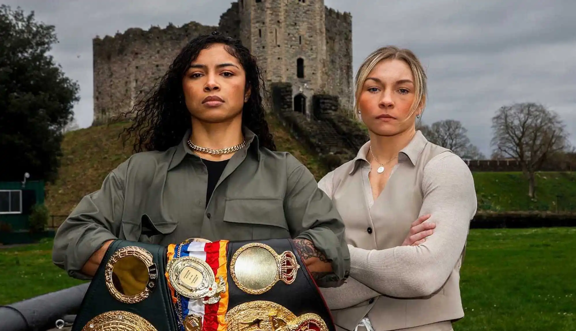 Welsh professional boxer Lauren Price (right) and undisputed world champion Jessica McCaskill (left)