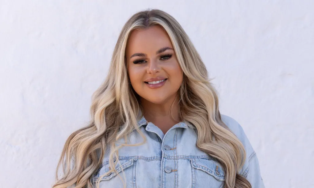 Besé a una chica concursante Abbie.