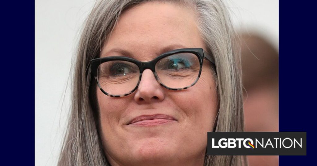 Gobernador de Arizona veta proyecto de ley que busca borrar a las personas trans de la vida pública