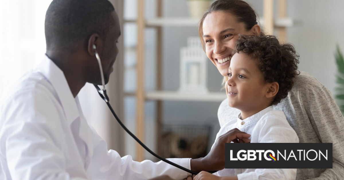 Las prohibiciones de atención médica para personas trans son “humillantes” y costosas para las familias que se ven obligadas a viajar para recibir atención médica