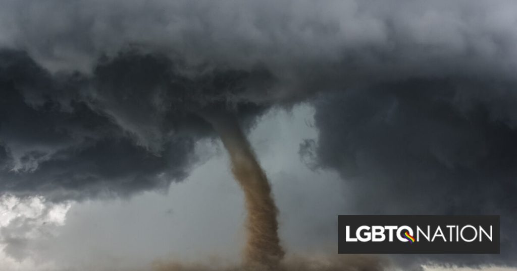 Los legisladores no permiten que los tornados les impidan reunirse para promover dos proyectos de ley anti-LGBTQ+