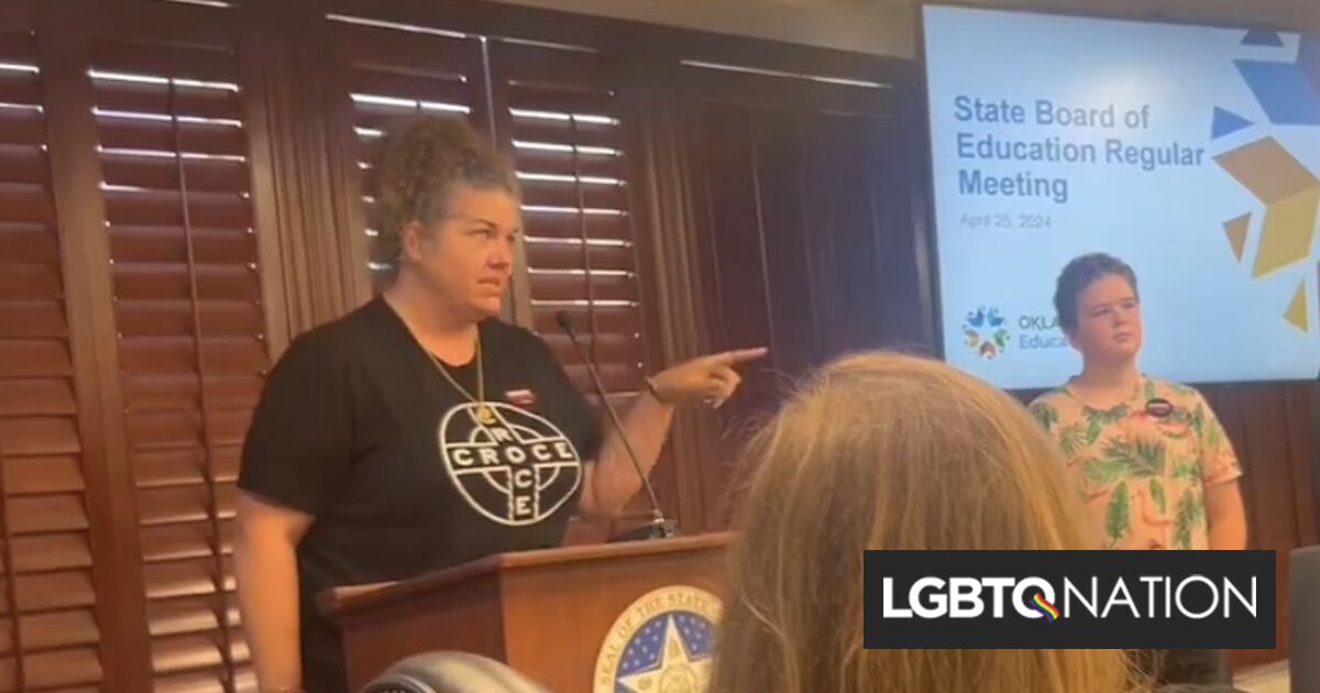 Padre arrestado en una reunión estatal después de llamar al director de educación del Partido Republicano “intolerante y matón”