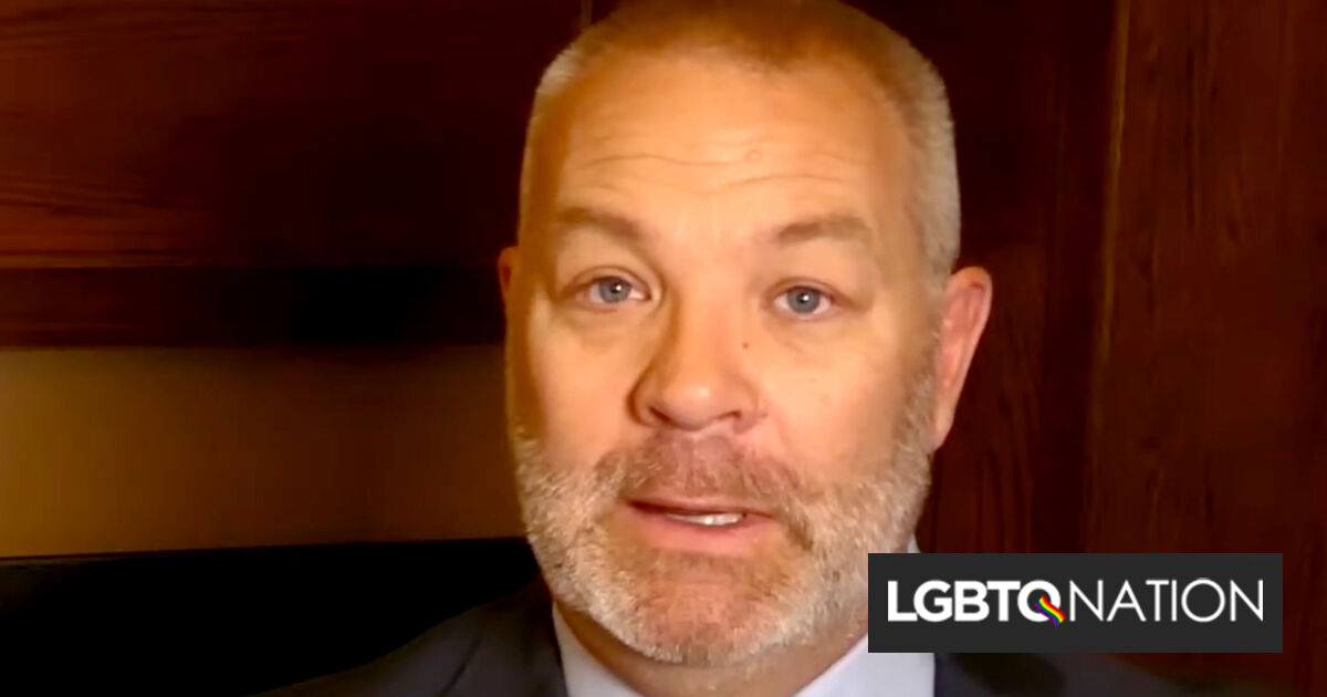 Un sitio web anti-LGBTQ+ expulsó de la ciudad a un maestro galardonado.  Fue iniciado por un profesor de BSU.