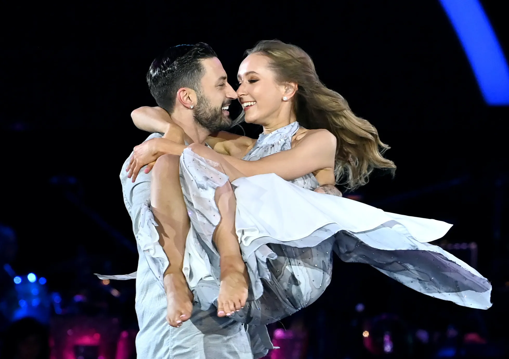 La ex ganadora de Strictly Rose Ayling-Ellis se 'distancia' del asediado bailarín Giovanni Pernice