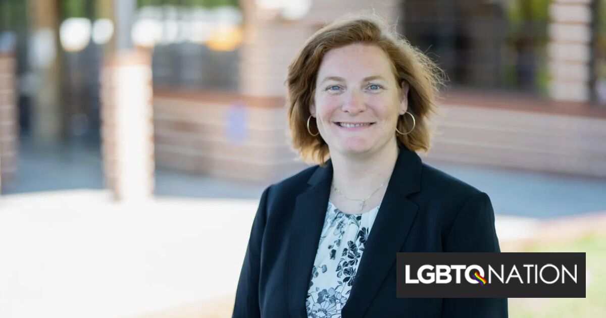 El director desaparece misteriosamente después de mostrarle la foto de su novia a un colega