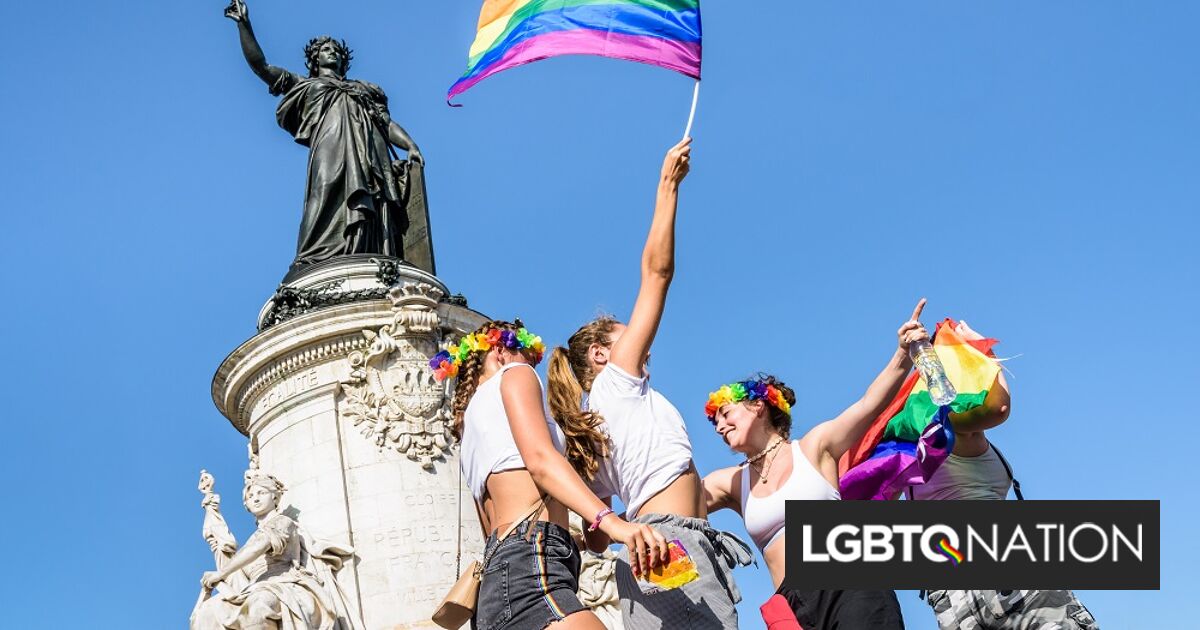 Estallan protestas a favor de las personas trans en toda Francia mientras los legisladores consideran la prohibición de los cuidados