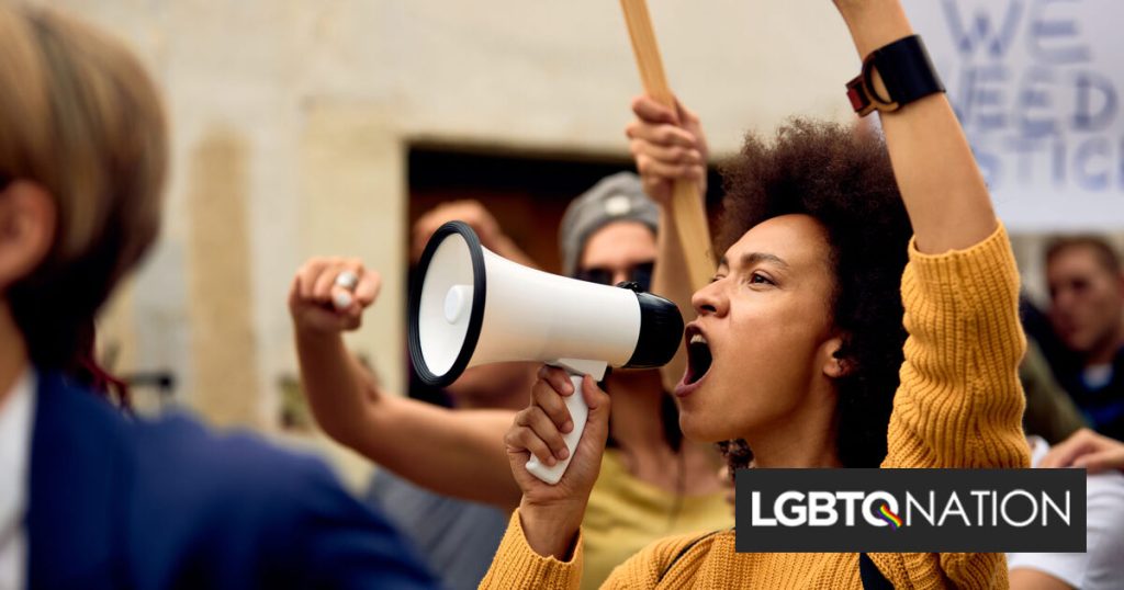 La administración Biden está tomando medidas enérgicas contra la terrible discriminación en dos distritos escolares de Texas