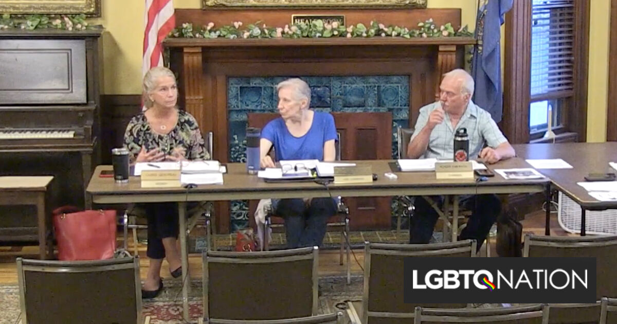 Legislador republicano está indignado por el mural de una pequeña ciudad que contiene mensajes "demoníacos" ocultos