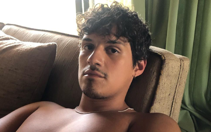 Omar Apollo dice que disfruta la “adrenalina” que conlleva el sexo Facetime