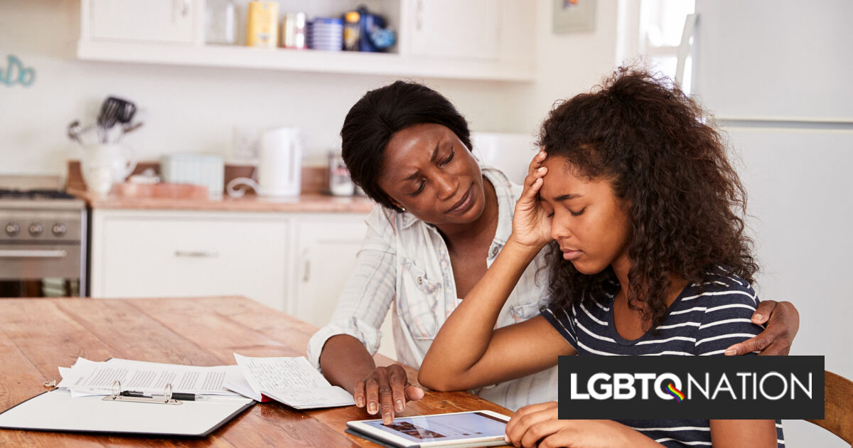 Un director le dijo a una estudiante trans que no podía usar vestido.  Ahora ella está contraatacando.