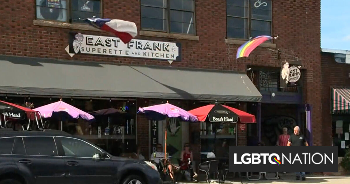 Un restaurante drag abofetea a los manifestantes de odio con una demanda por acusaciones implacables de “peluqueros”