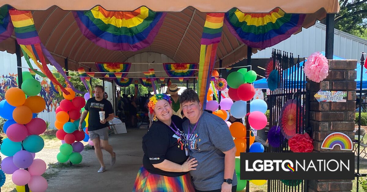Esta pareja organizó el primer Orgullo en su pequeño pueblo para hacerlo más seguro para su creciente familia.
