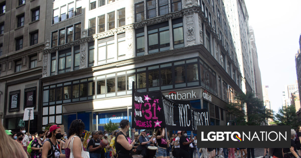 Un sacerdote me enseñó que la homosexualidad siempre está mal.  Dyke March me demostró que estaba equivocado.