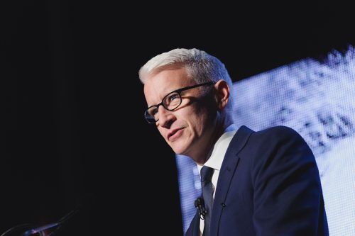 15/05/2016: El periodista de CNN Anderson Cooper hablando en Toronto en la Gala Einstein.