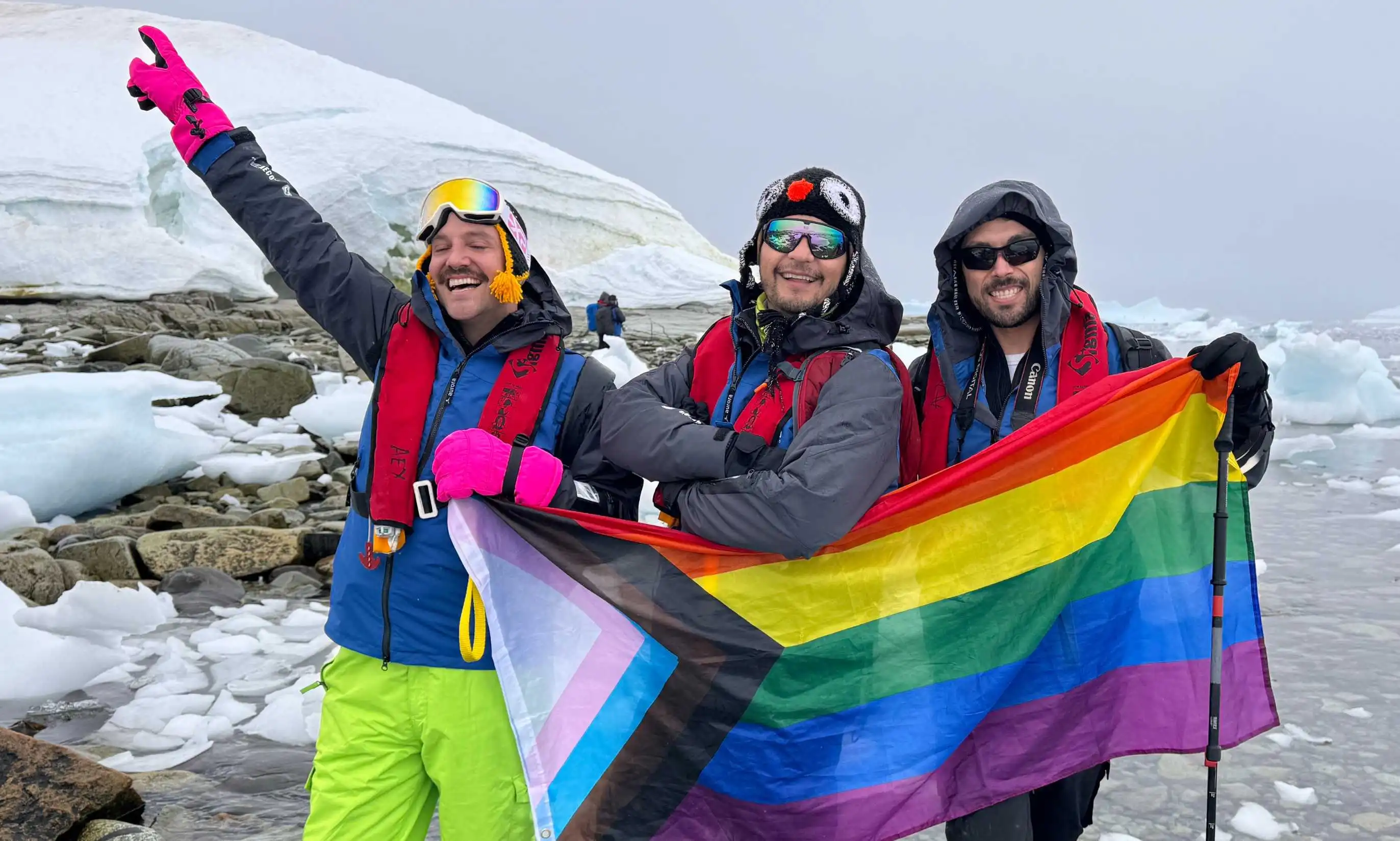 Ahora puedes realizar un crucero gay a la Antártida y plantar la bandera del Orgullo mientras estás allí.