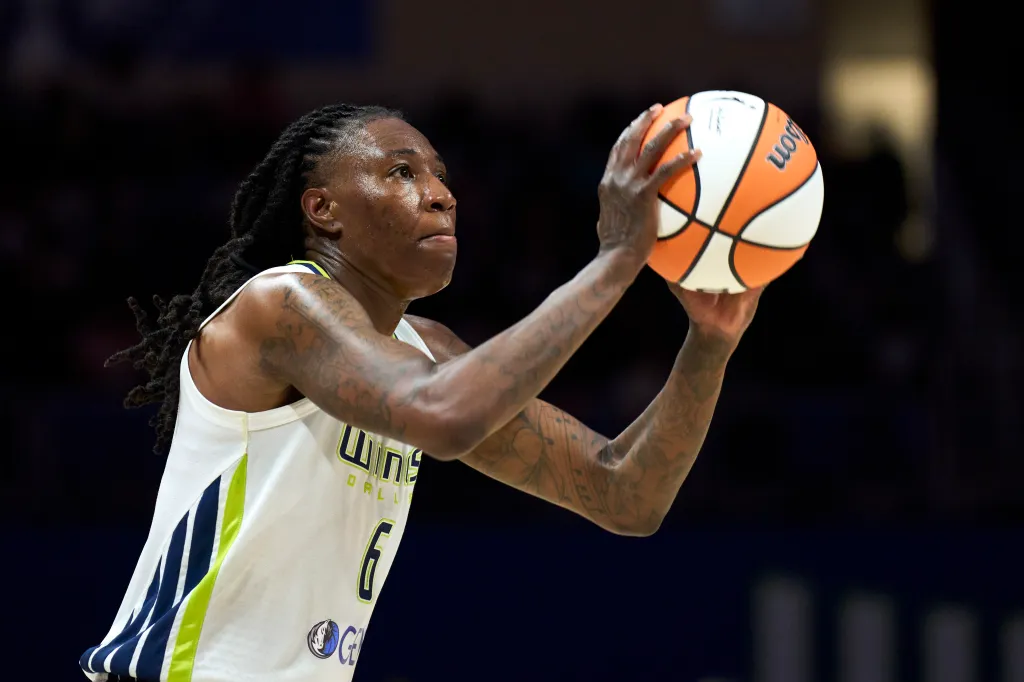 Natasha Howard de los Dallas Wings.
