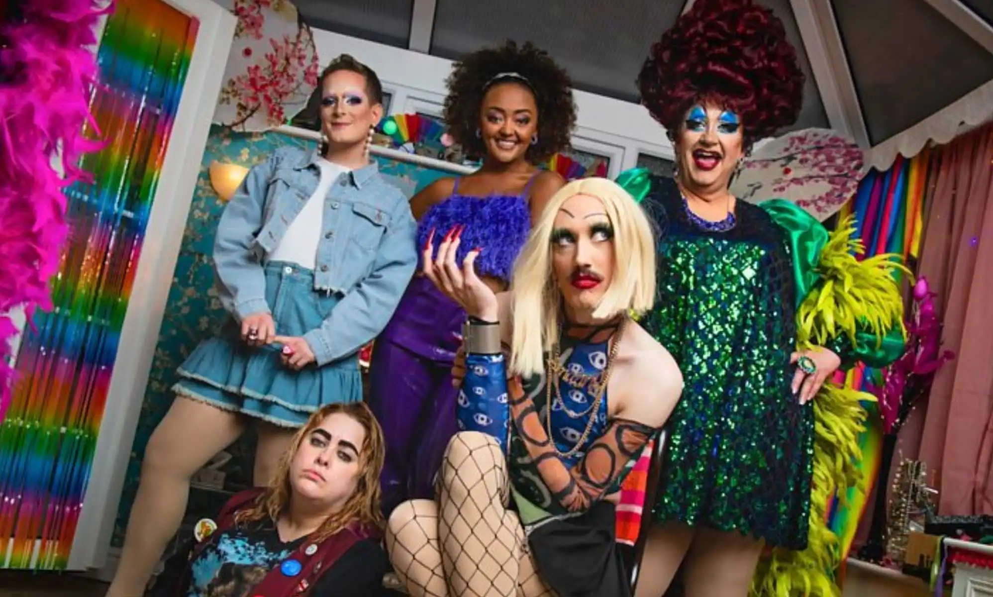 Jefe de la BBC sobre la importancia de la comedia queer Smoggie Queens: "Apoyamos al creador"