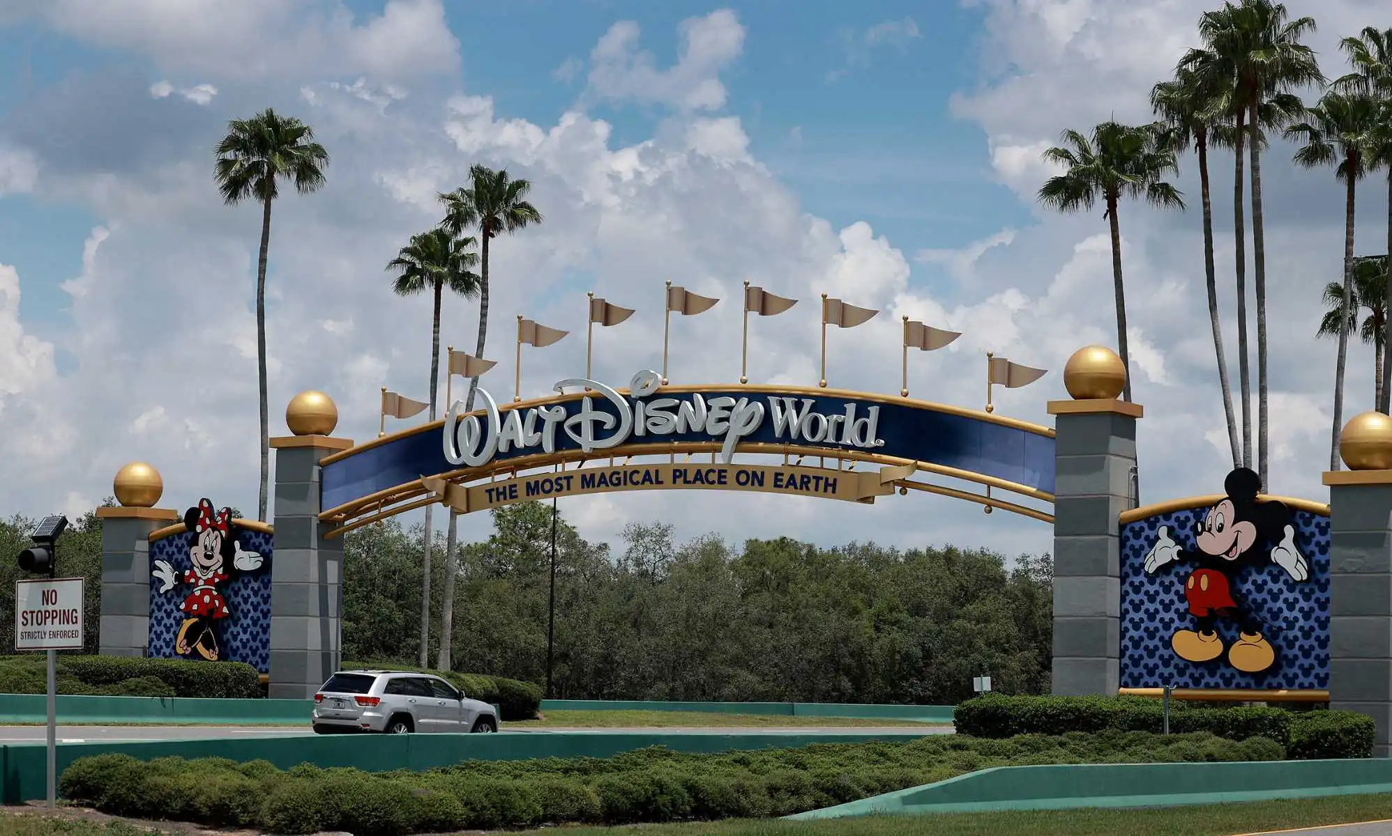 Disney sigue donando a grupos vinculados a políticos que votaron a favor de la ley No digas gay de Florida