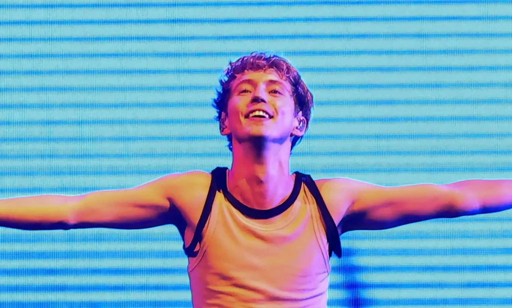 La gira Something To Give Each Other de Troye Sivan: cuidadosamente elaborada, descaradamente cachonda y muy gay