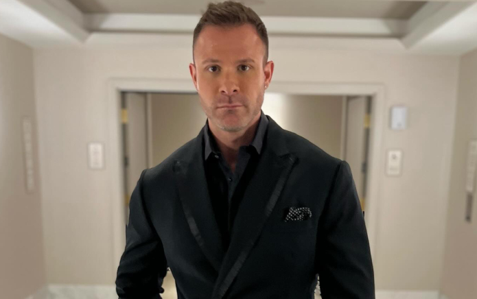 La estrella porno Austin Wolf arrestada y acusada de distribuir material de abuso sexual infantil