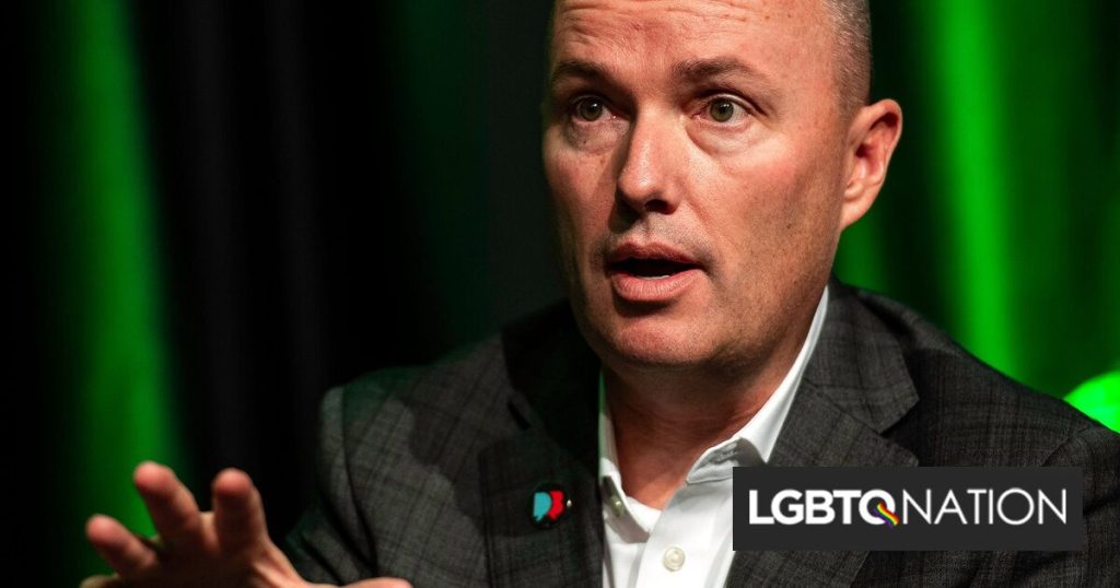 El gobernador republicano dice que junio se trata de comprender y aceptar a los homófobos