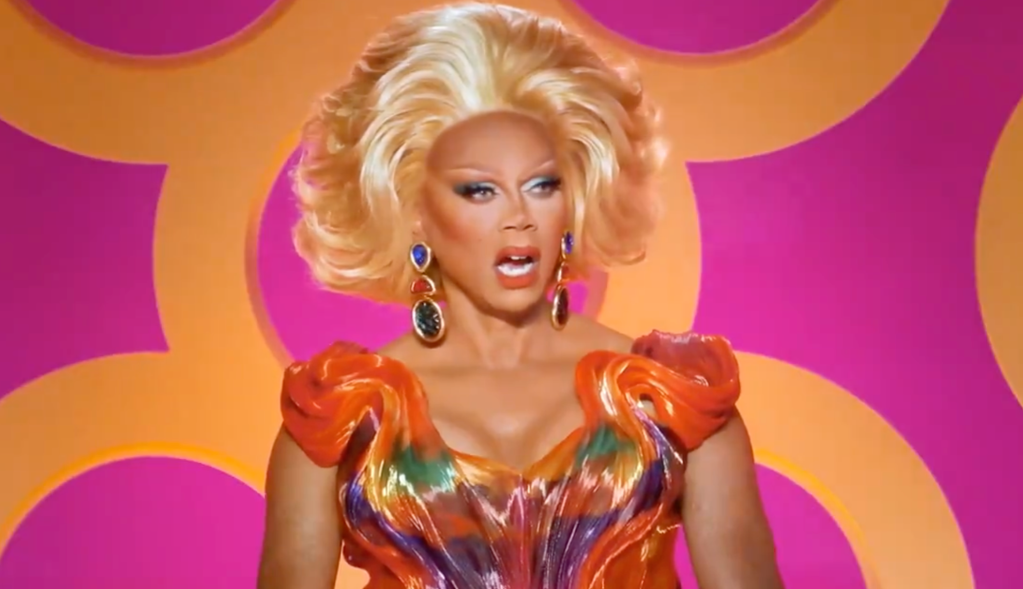 RuPaul reacciona ante un look de pasarela en RuPaul's Drag Race All Stars 9