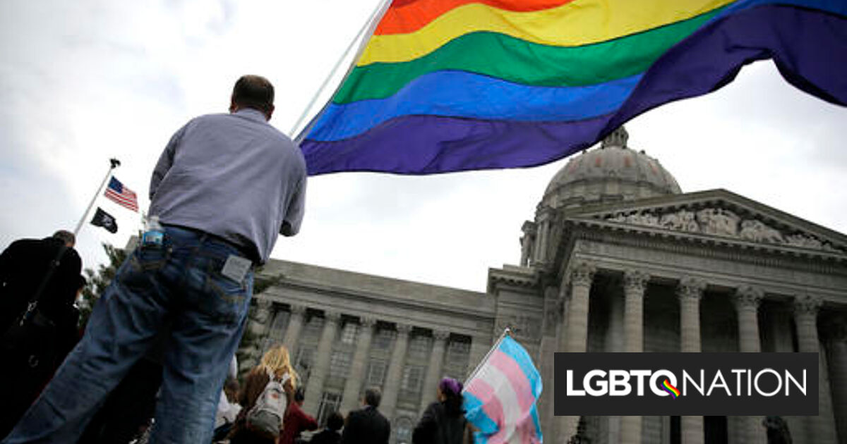 Los funcionarios electos LGBTQ+ se han triplicado desde 2017, pero aún están subrepresentados