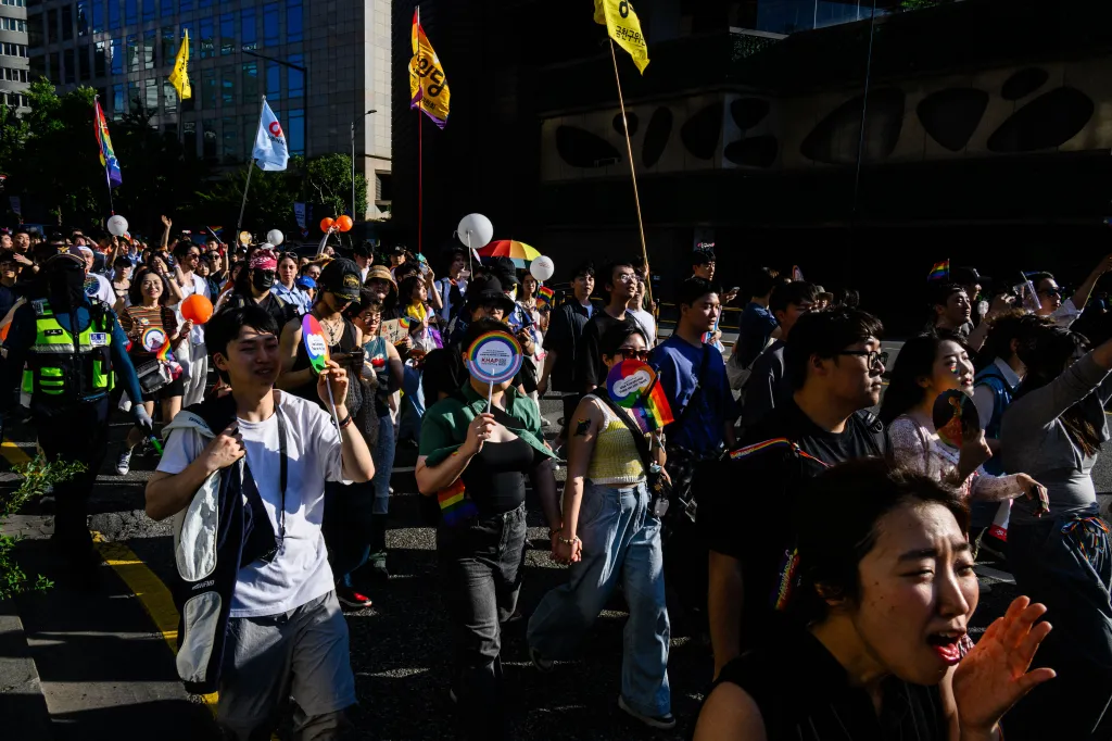 Más de 150.000 surcoreanos marchan por el Orgullo en un acto prohibido