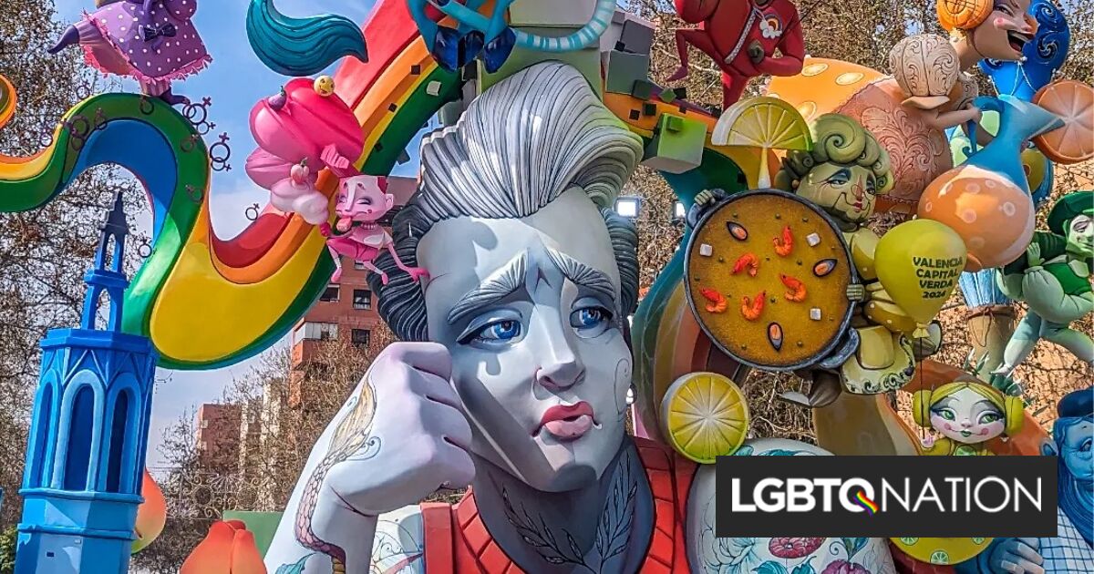 No creerás esta increíble escultura que representa la vida LGBTQ+ con estilo y estilo.