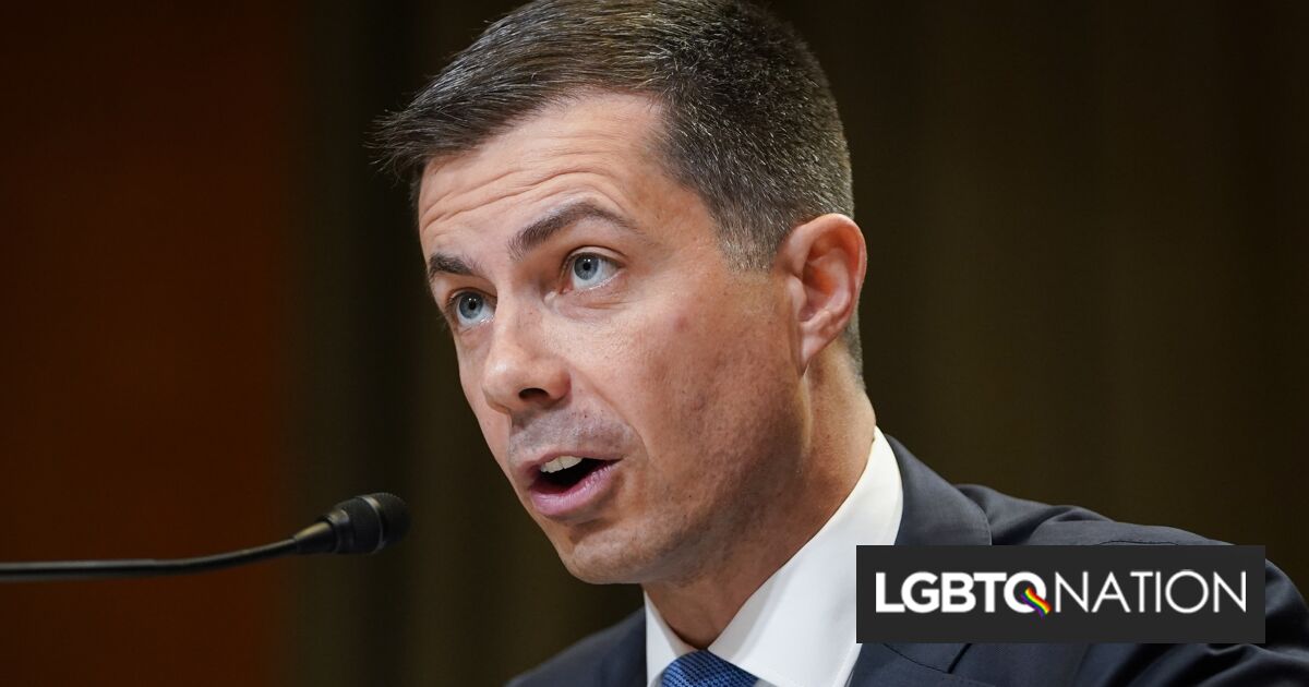 Pete Buttigieg verifica cara a cara a un congresista republicano en una audiencia en la Cámara de Representantes