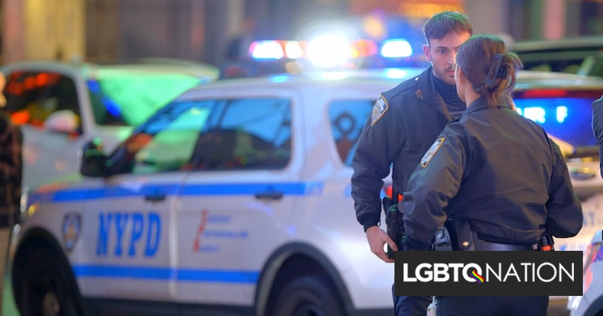 Mujer de 73 años atacada por un homófobo en público. La policía busca al sospechoso