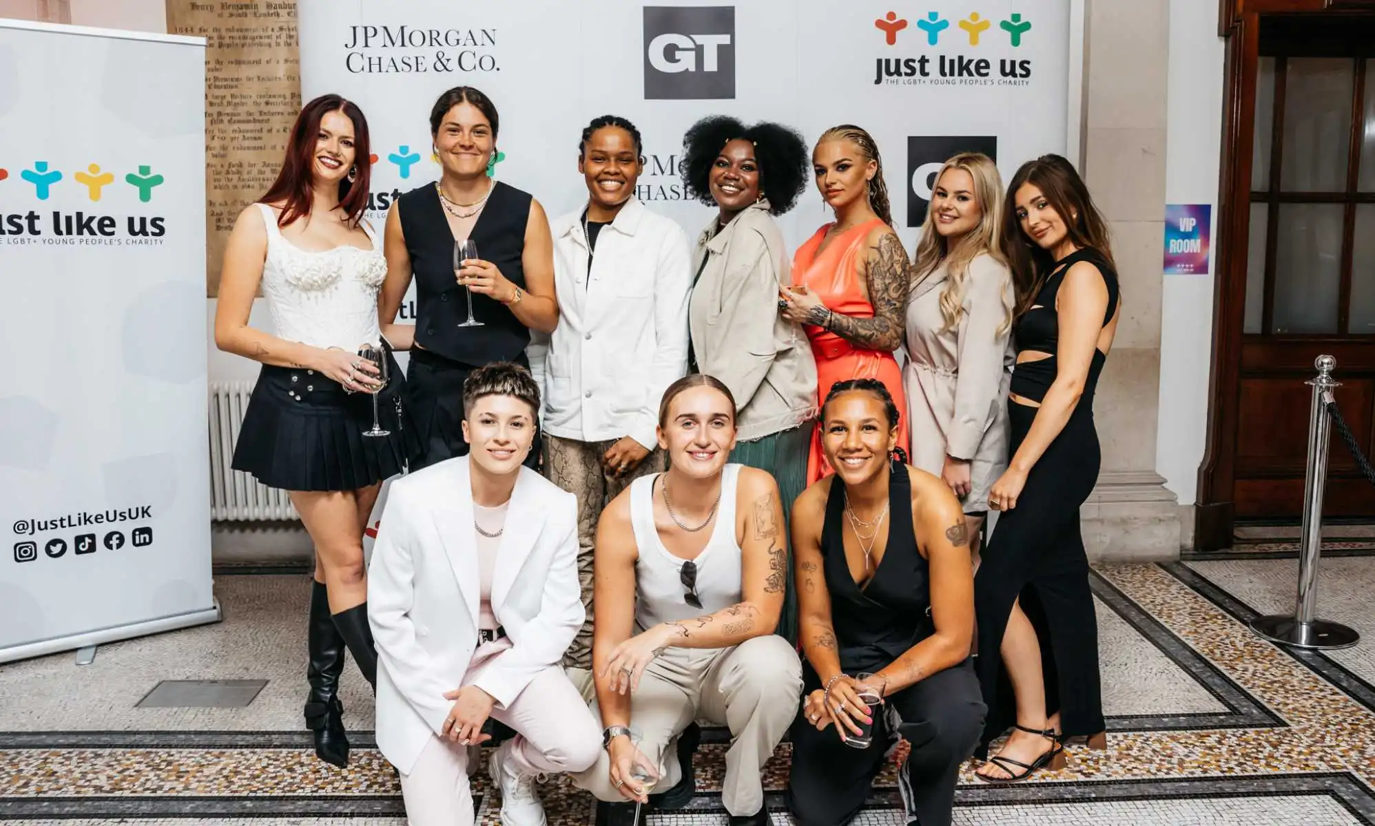 The cast of I Kissed A Girl