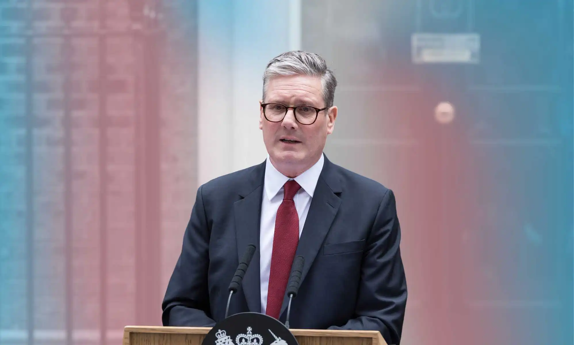 50 organizaciones LGBTQ+ instan a Keir Starmer a prohibir la terapia de conversión al convertirse en primer ministro