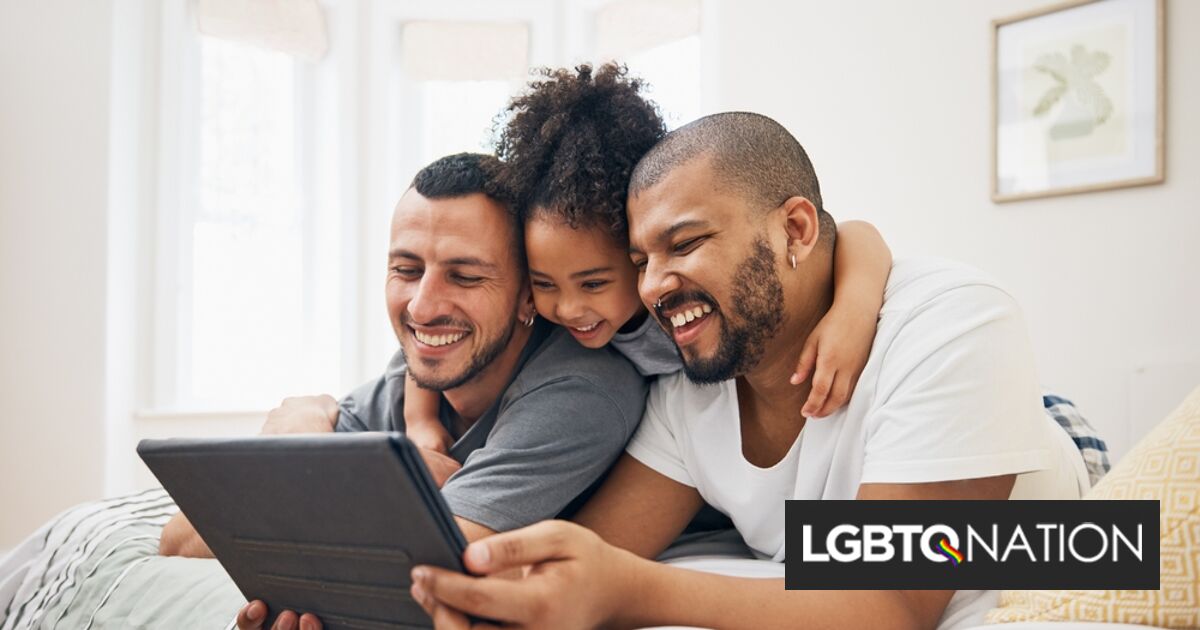 Cómo los padres queer pueden manejar preguntas invasivas sobre sus familias