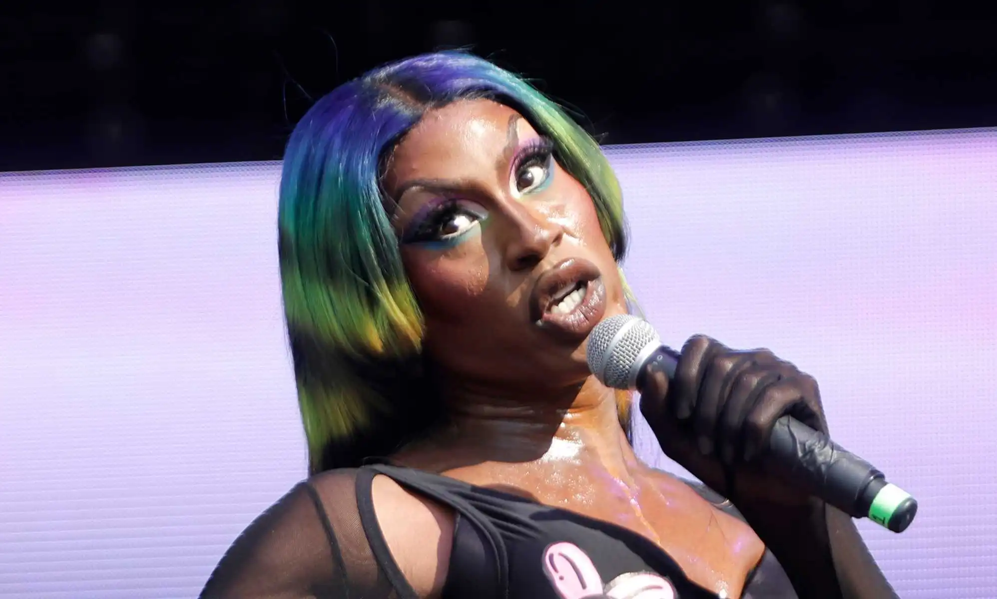 La respuesta de Shea Couleé al padre homofóbico de una fan es perfecta