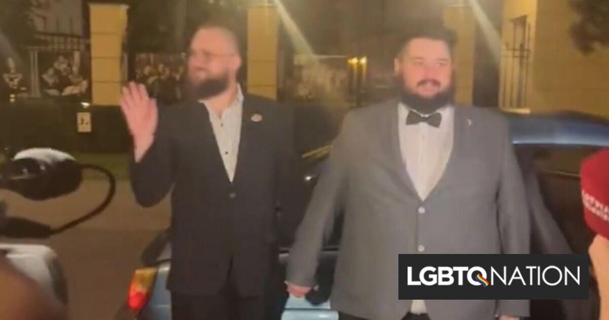 Las parejas del mismo sexo hacen cola para registrarse bajo la nueva ley de unión civil de Letonia